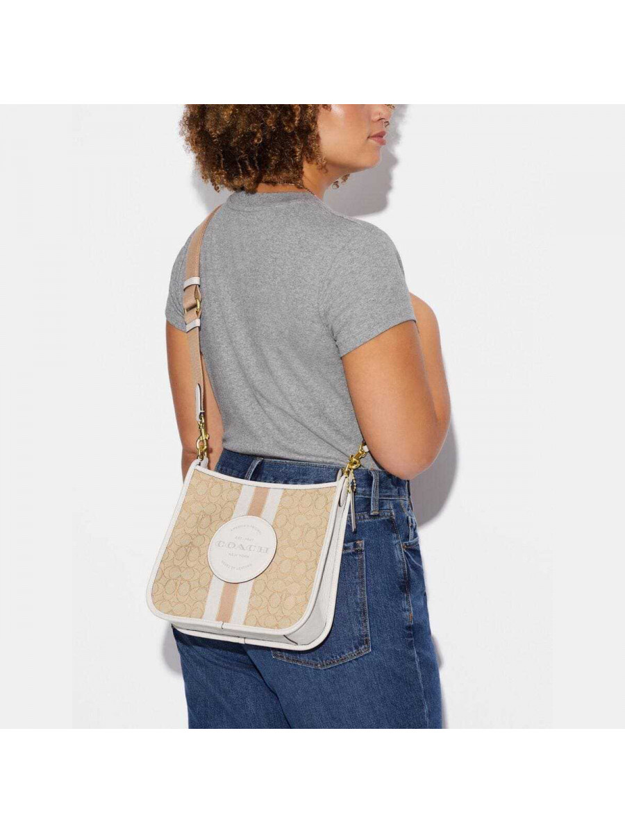 Сумка Coach Dempsey File Bag In Signature Jacquard With Stripes And Coach Patch (Im/Light Khaki Chalk)