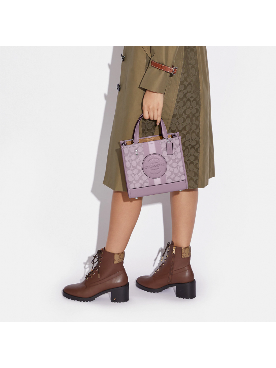 Сумка Coach Dempsey Tote 22 In Signature Jacquard With Stripe And Coach Patch - Sv/Soft Lilac