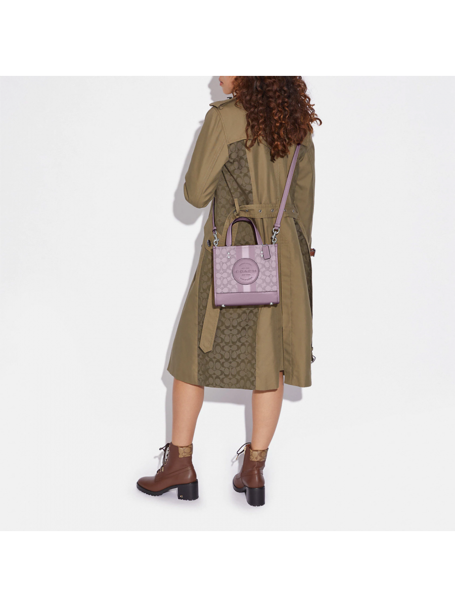 Сумка Coach Dempsey Tote 22 In Signature Jacquard With Stripe And Coach Patch - Sv/Soft Lilac