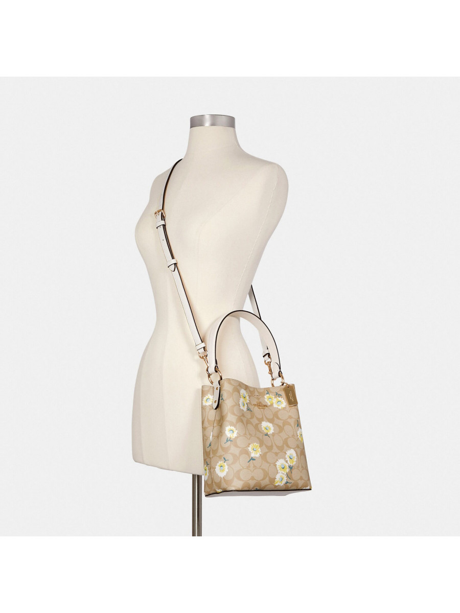 Сумка Coach Small Town Bucket Bag In Signature Canvas With Daisy Print - Gold/Light Khaki Multi/Chalk