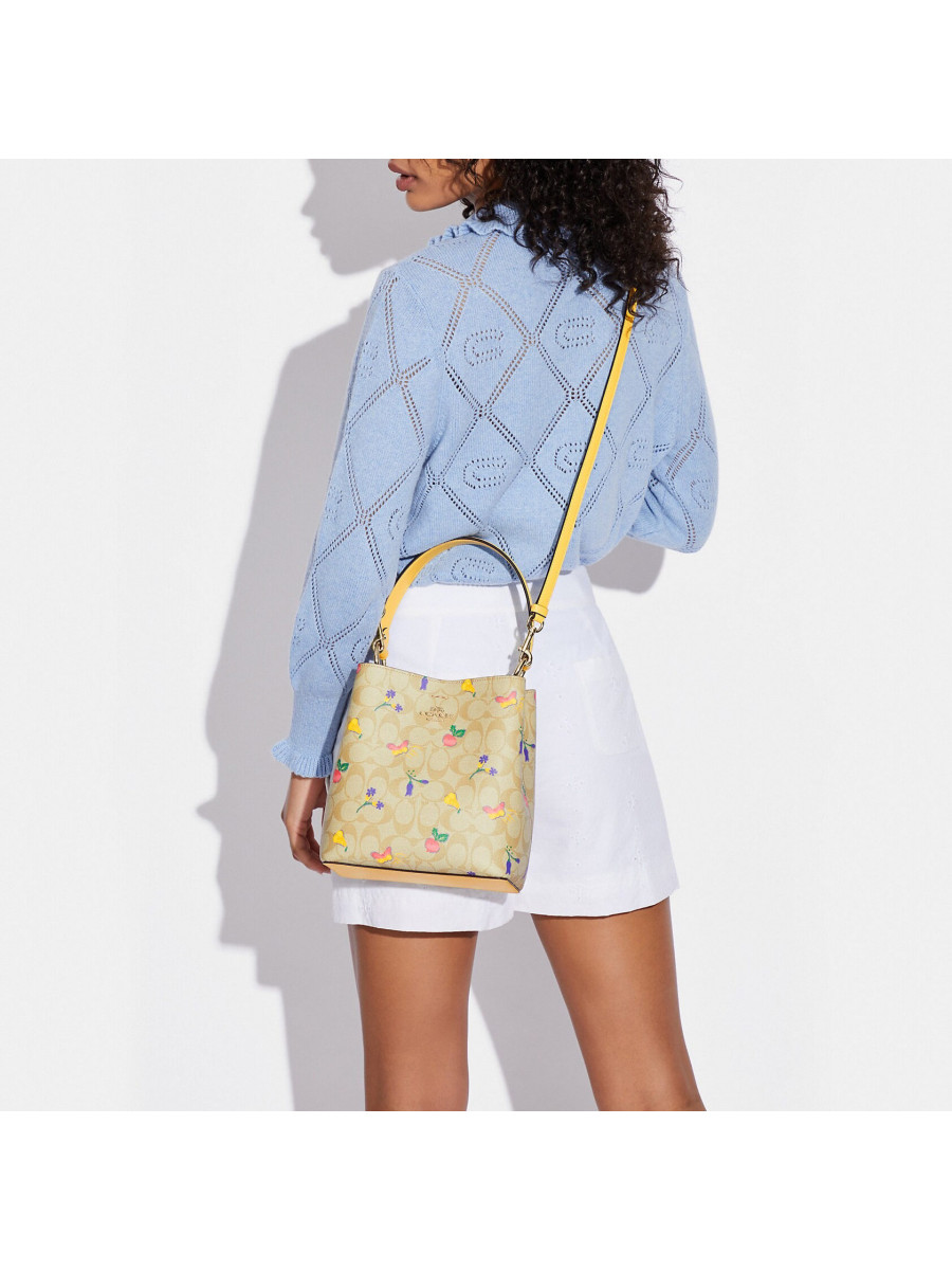 Сумка Coach Small Town Bucket Bag In Signature Canvas With Dreamy Veggie Print - Gold/Light Khaki/Retro Yellow