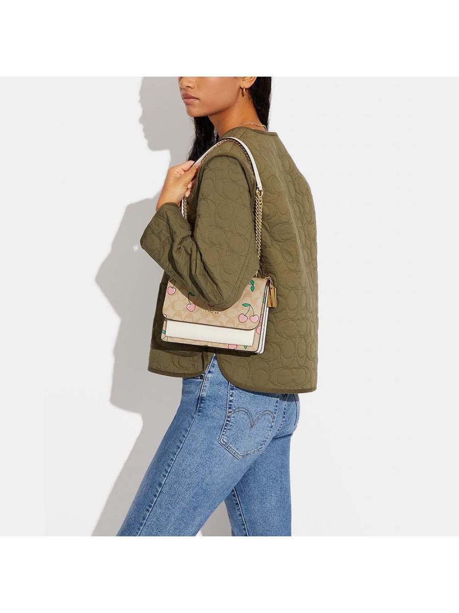 Сумка Coach Klare Crossbody In Signature Canvas With Heart Cherry Print - Gold/Light Khaki Multi