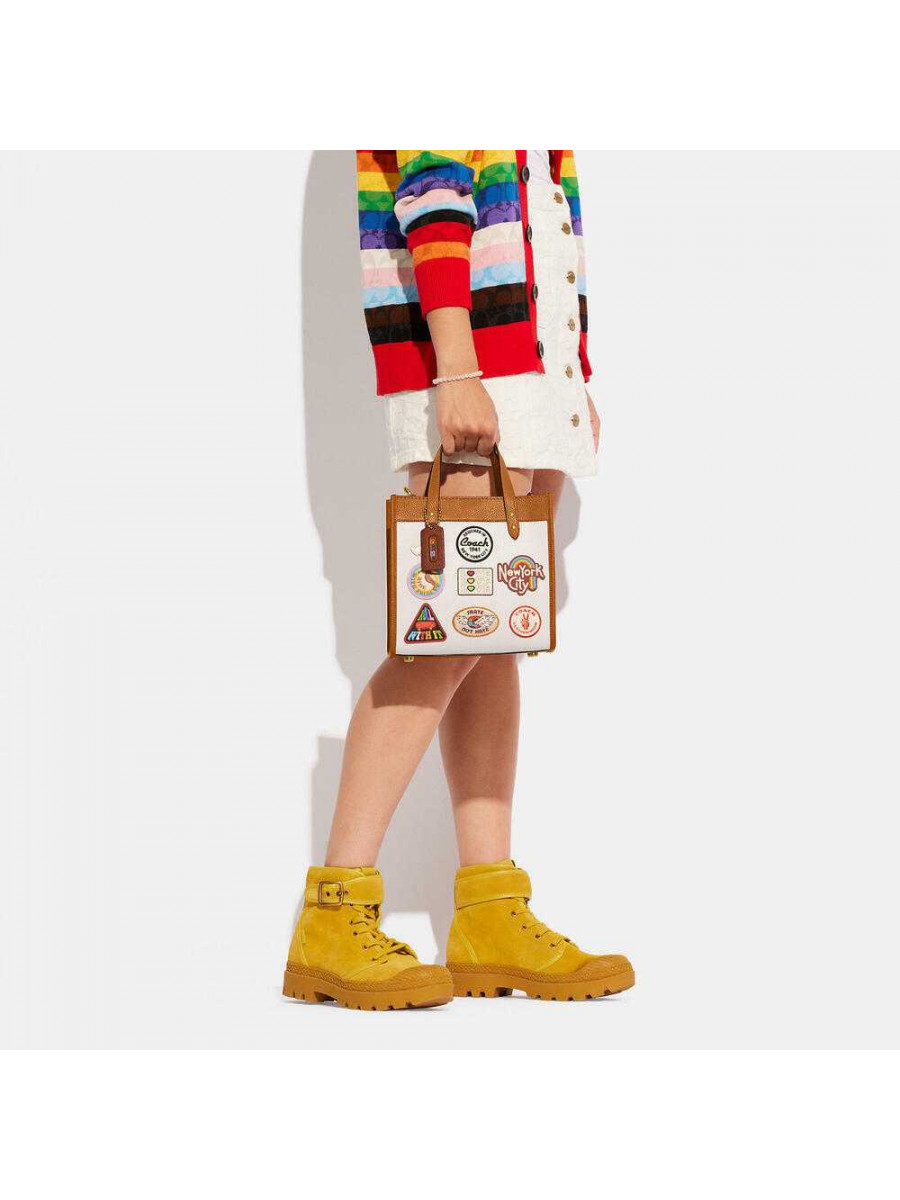 Сумка Coach Field Tote 22 With Patches (B4/Chalk Multi)