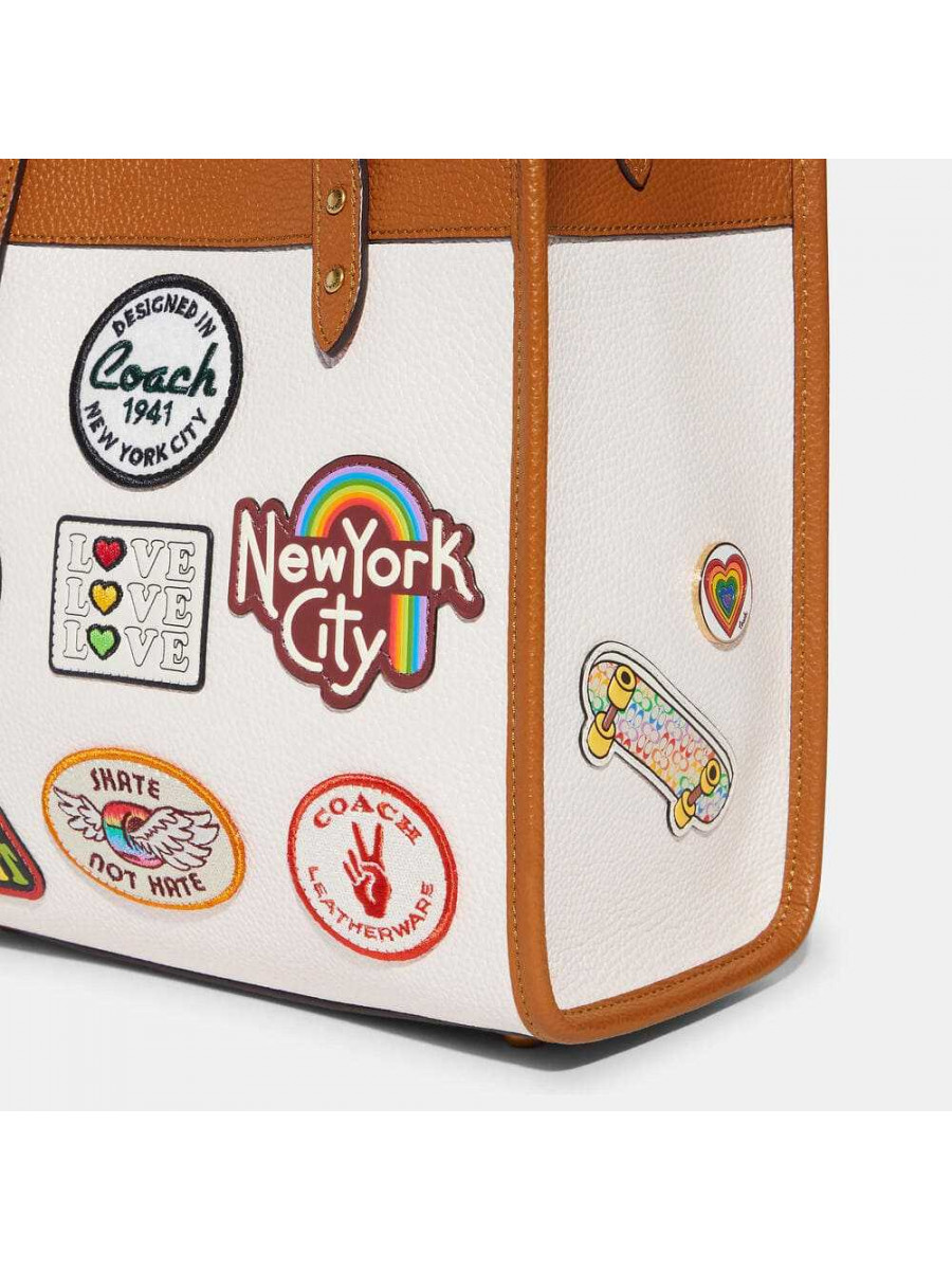 Сумка Coach Field Tote 22 With Patches (B4/Chalk Multi)