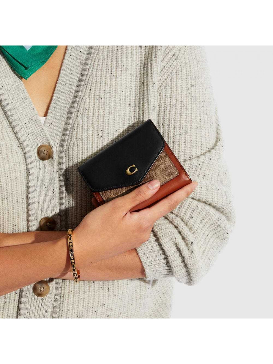 Кошелёк Coach Wyn Small Wallet In Colorblock Signature Canvas (B4/Tan Black)