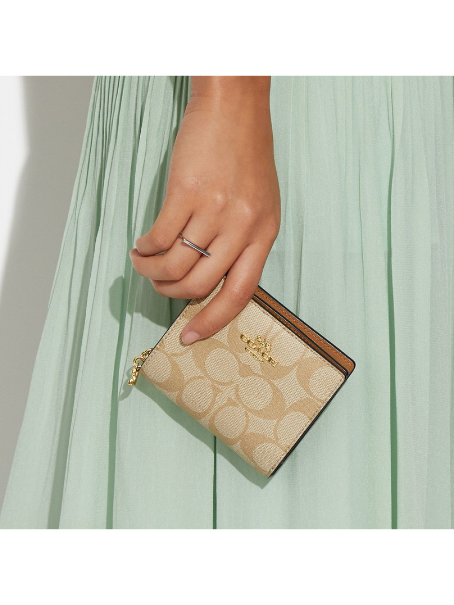 Кошелёк Coach Snap Wallet In Signature Canvas – Lt Khaki/Bubblegum