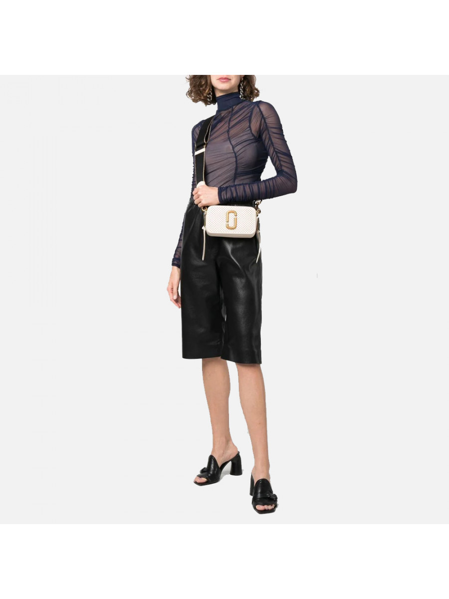 СУМКА MARC JACOBS THE PERFORATED SNAPSHOT TAPIOCA