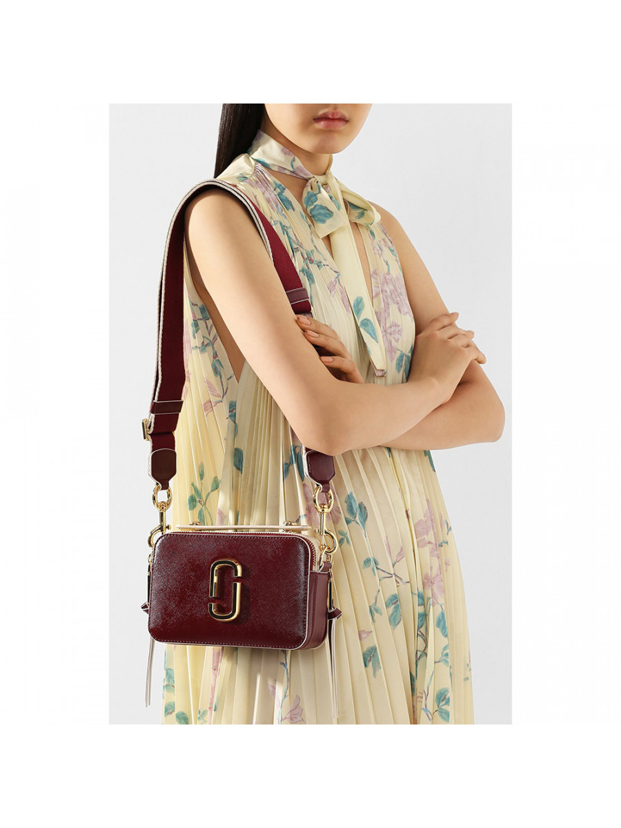 СУМКА MARC JACOBS SURE SHOT LARGE CABERNET/BELGE