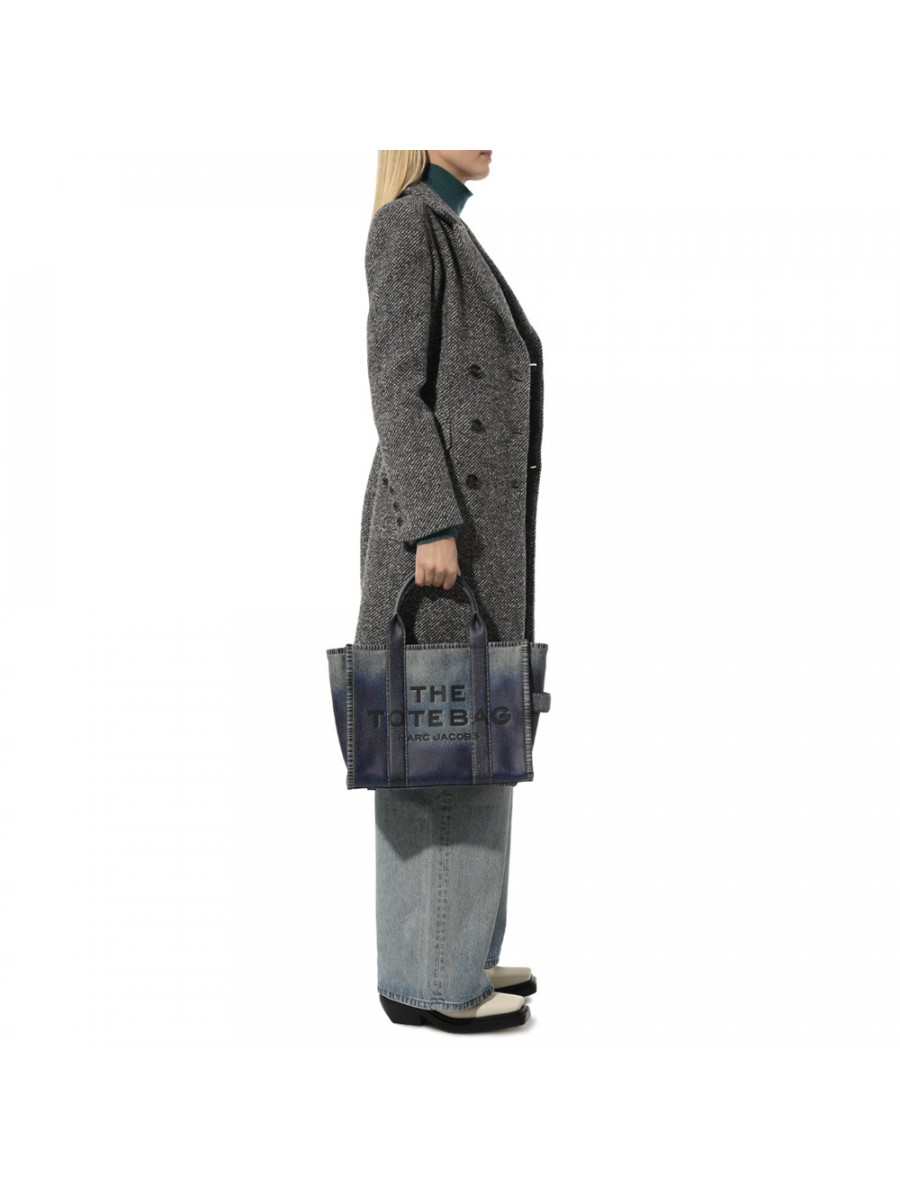 СУМКА MARC JACOBS THE DENIM-PRINTED LEATHER MEDIUM TOTE BAG
