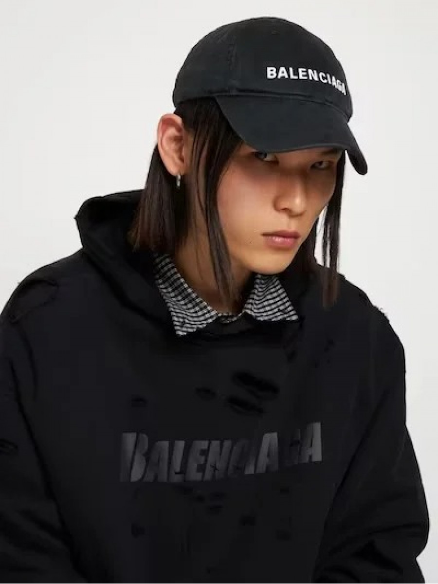 Бейсболка Balenciaga V Черная